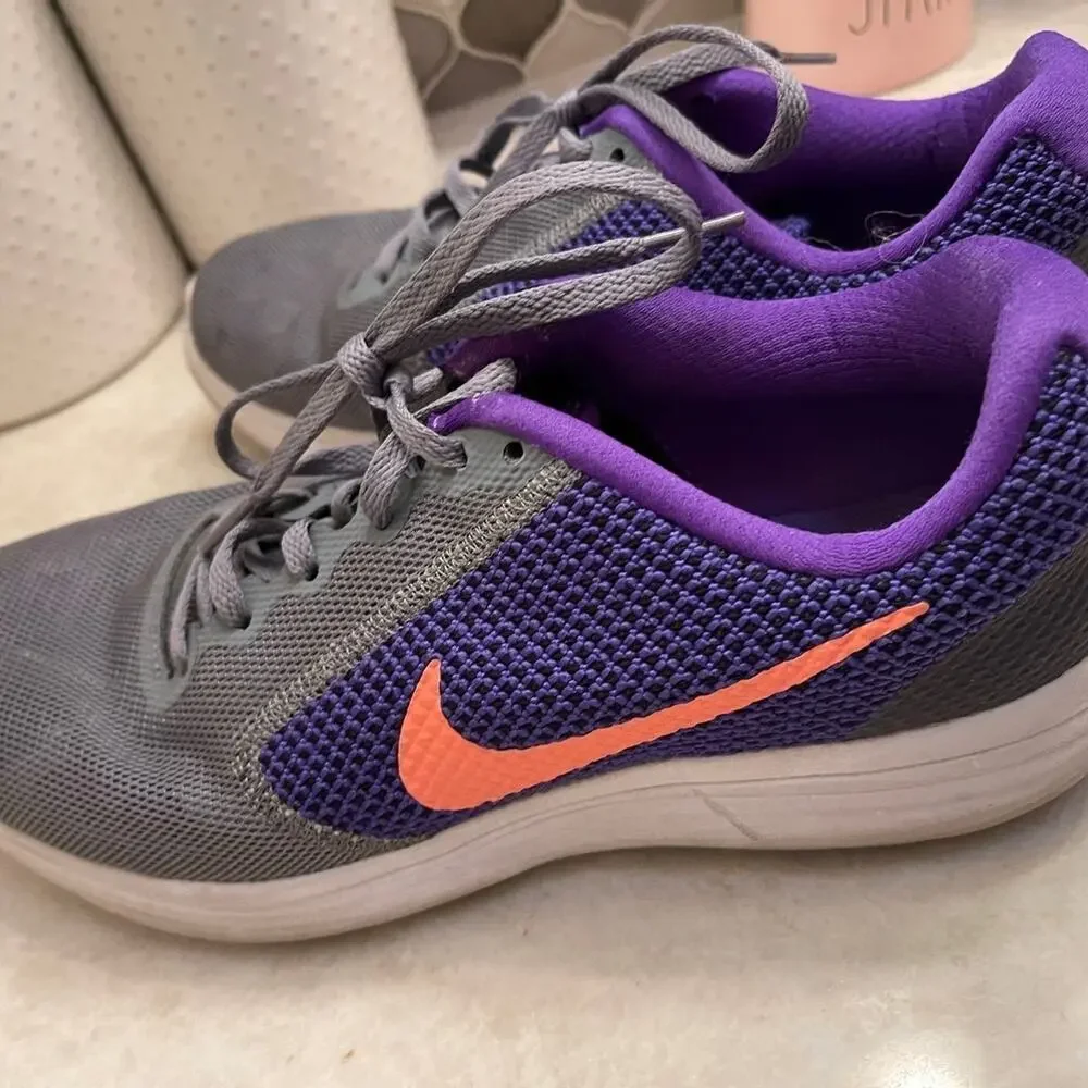 Nike Revolution 3 women’s athletic shoes sz 9-1/2